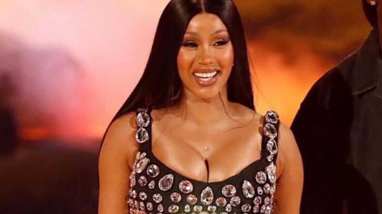 cardi b pregnant bet awards 2021