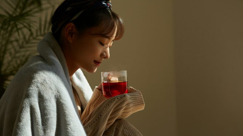 woman drinking tea / best herbal teas for gut health
