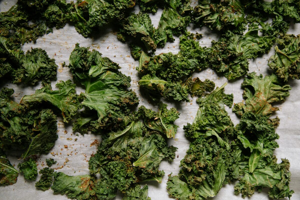 baked kale chips / low-sodium snacks