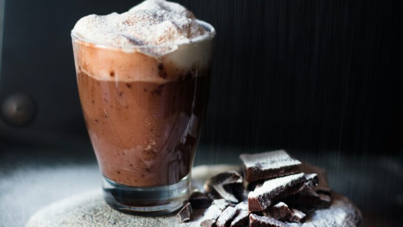 glass of hot chocolate / best healthy hot chocolate brands