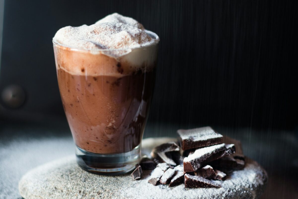glass of hot chocolate / best healthy hot chocolate brands