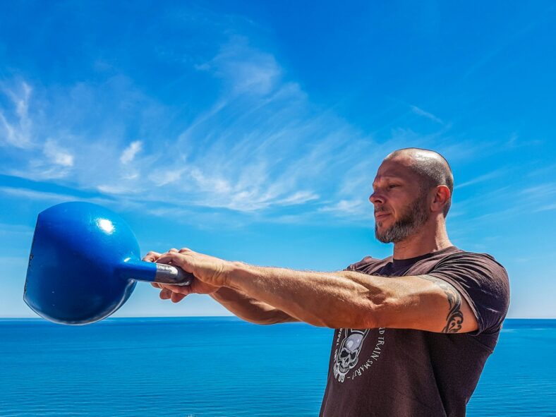 man lifting kettlebell