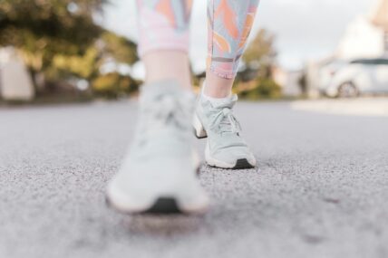 person walking towards the camera / walking workout