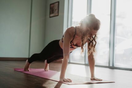 woman doing a plank / bodyweight exercises