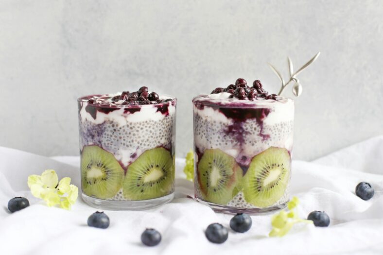 chia seed pudding with kiwi