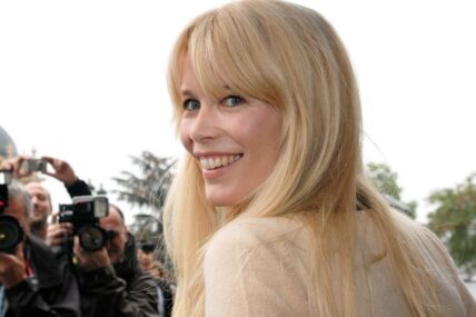 Chanel spring/summer 2010 ready-to-wear show at the Grand Palais (Avenue du Général Eisenhower - Paris 75008). / claudia schiffer
