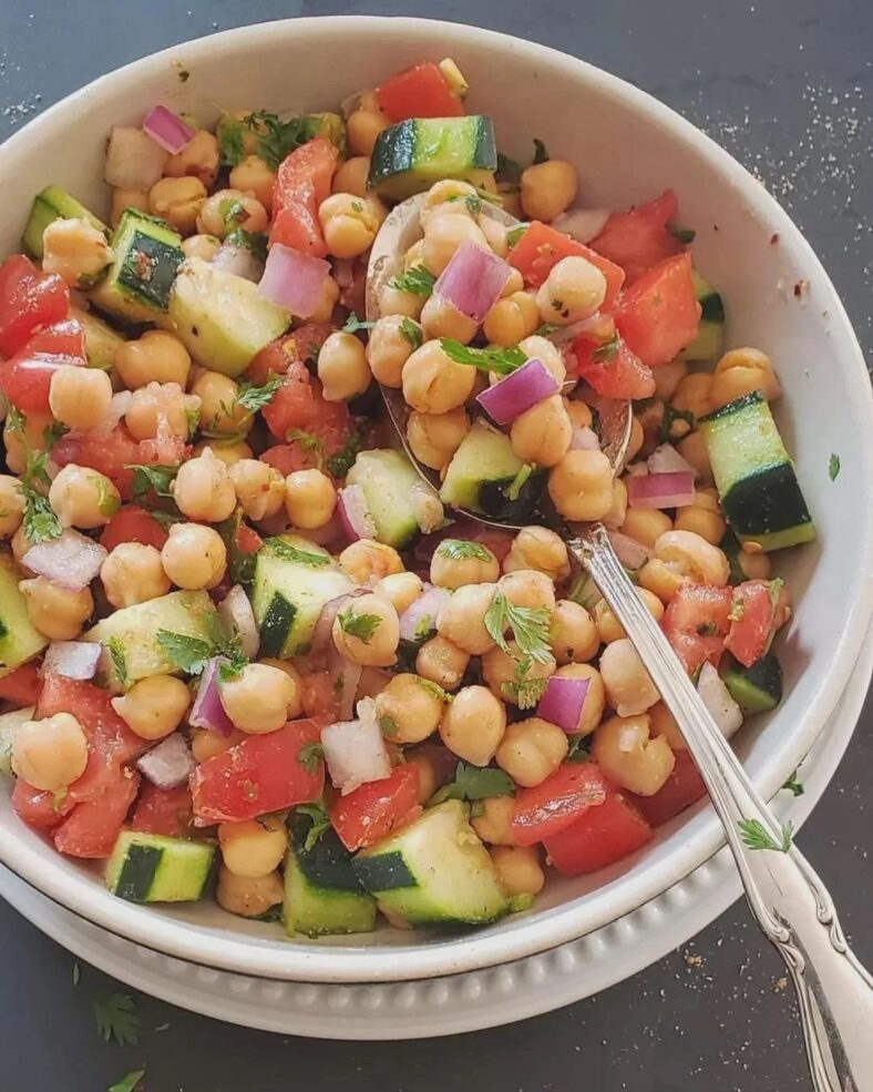 caprese chickpea salad